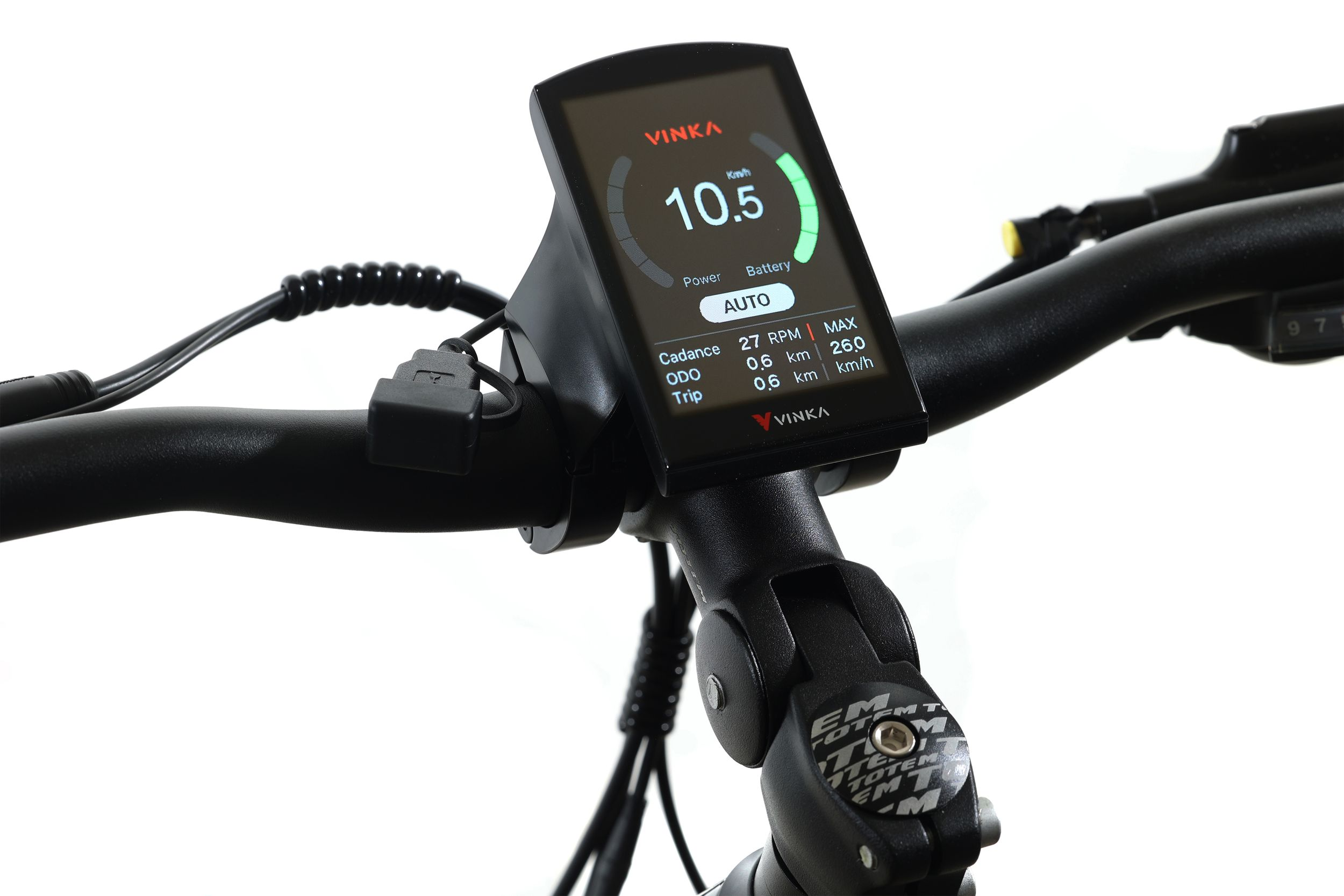 E-Bike-Lenker mit Display, das 10,5 km/h Geschwindigkeit und Batterieinfos anzeigt.