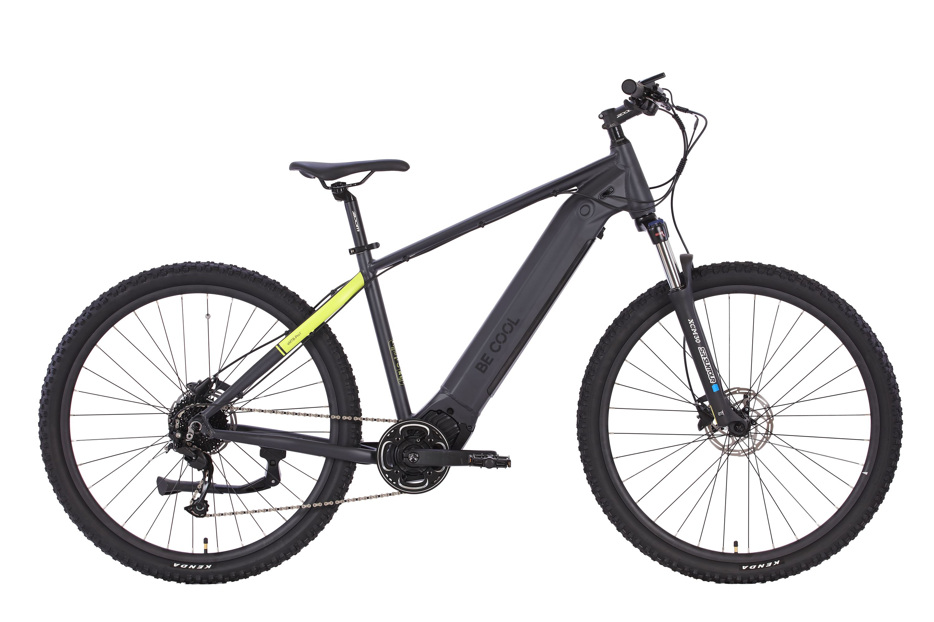Graues und gelbes Elektrofahrrad. Vordergrund: Fahrrad. Hintergrund: weiße Oberfläche.