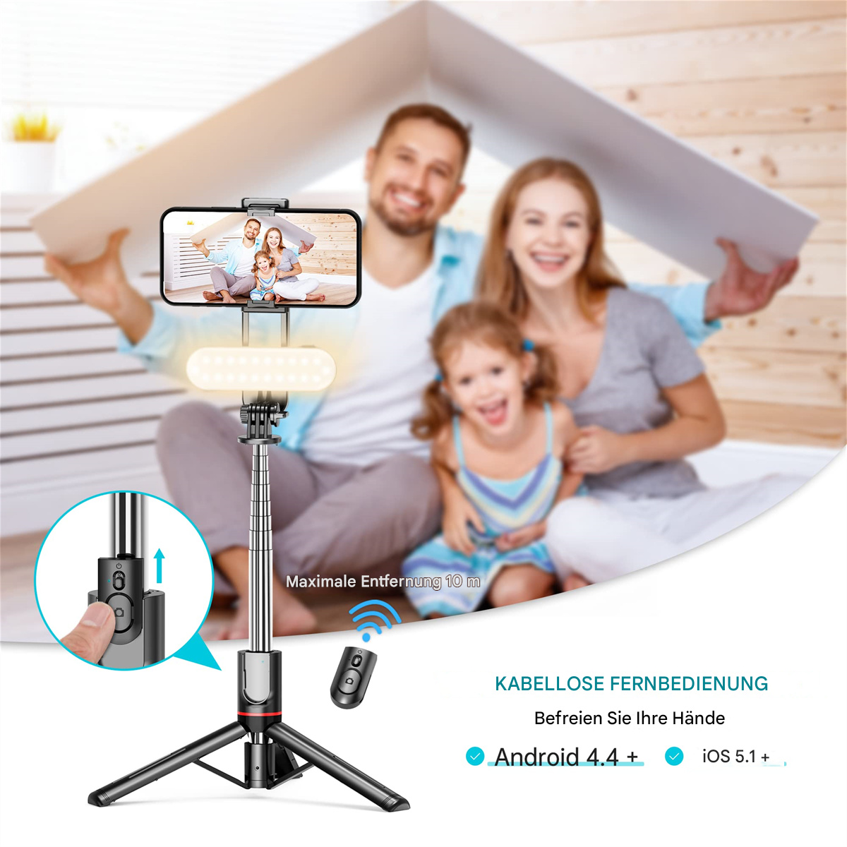Eine Familie, die mit einem Selfie-Stick ein Foto macht, wobei das Telefon das Foto anzeigt, das sie machen.