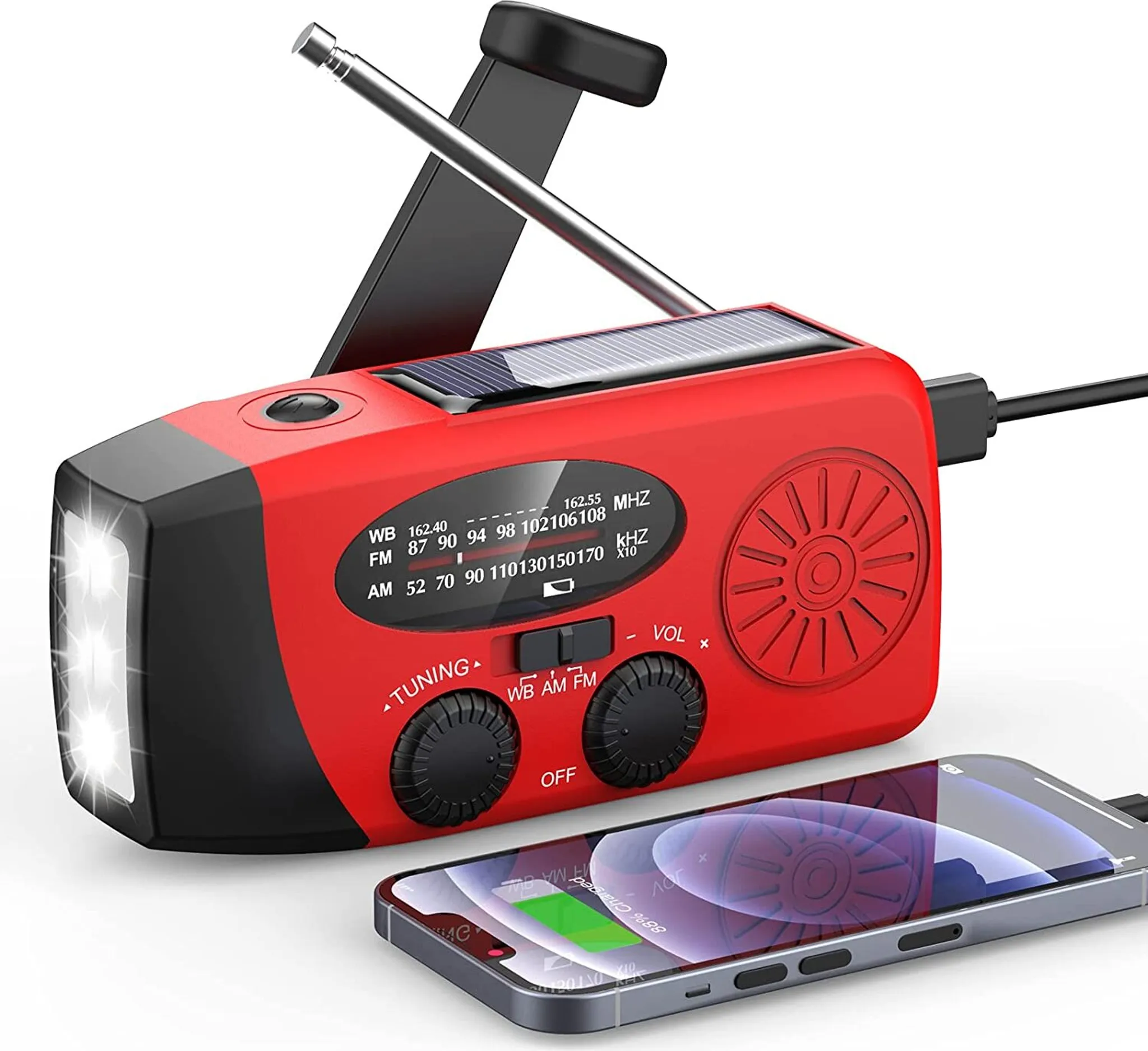 Rotes und schwarzes Notfallradio mit Taschenlampe und Telefonladung. Es hat ein Solarpanel.