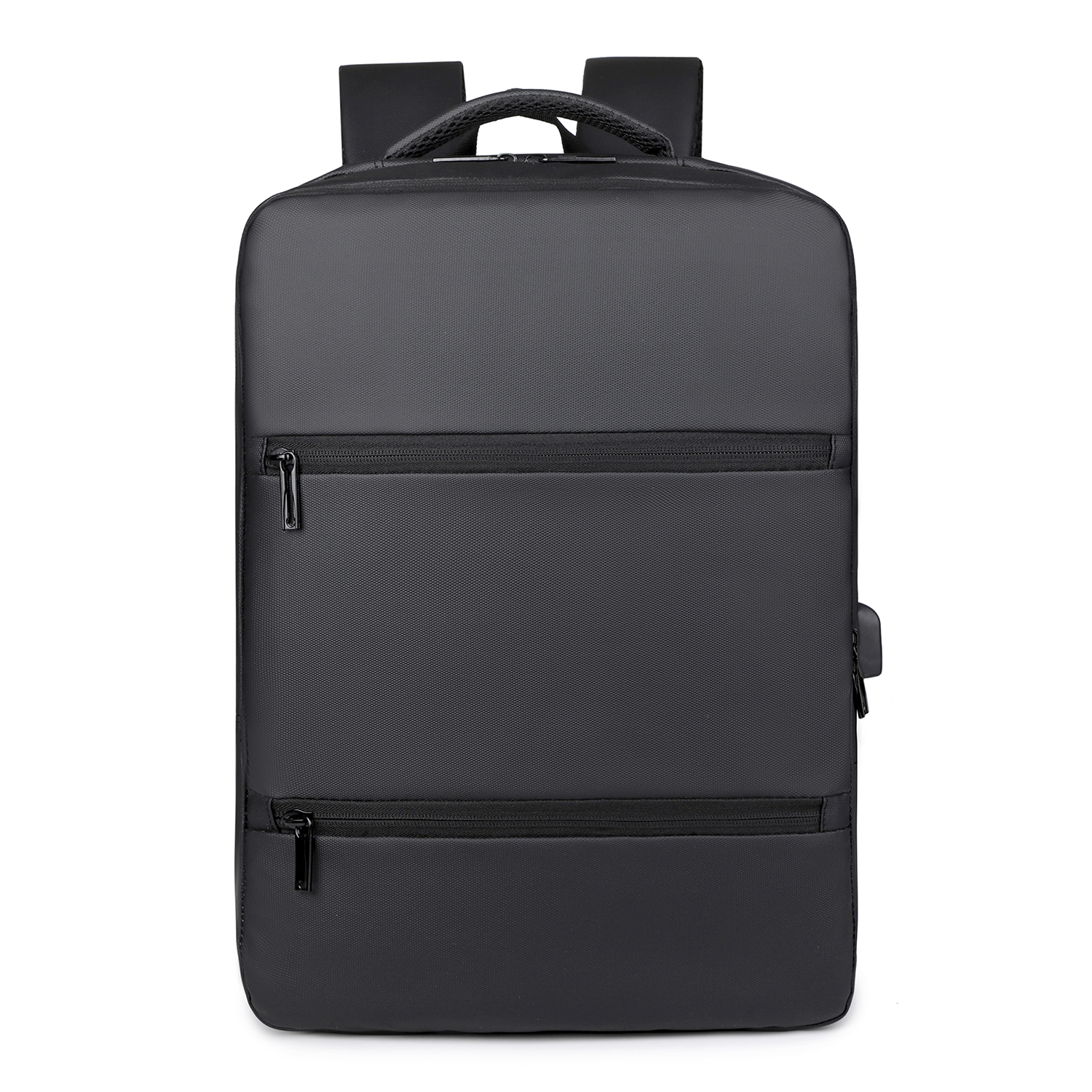 Zaino nero con tre tasche con cerniera, porta USB, sfondo bianco.