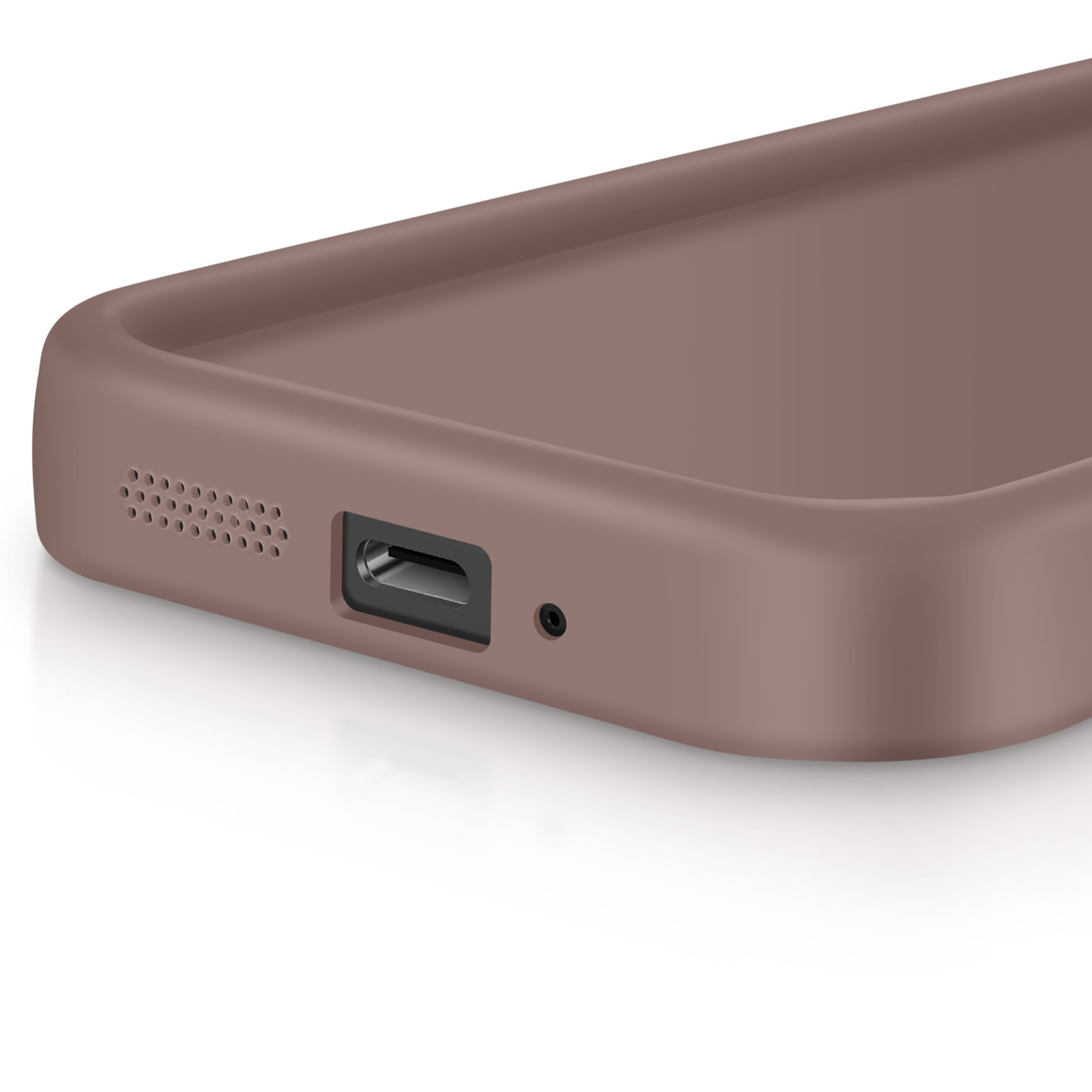 Primo piano di una custodia per telefono con porta di ricarica e fori per altoparlanti. Il colore è marrone.