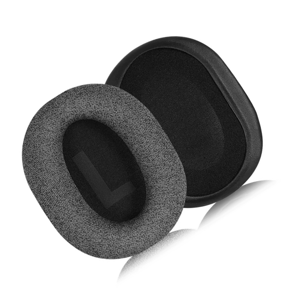 Cuscinetti auricolari grigi e neri per cuffie, lato sinistro visibile.