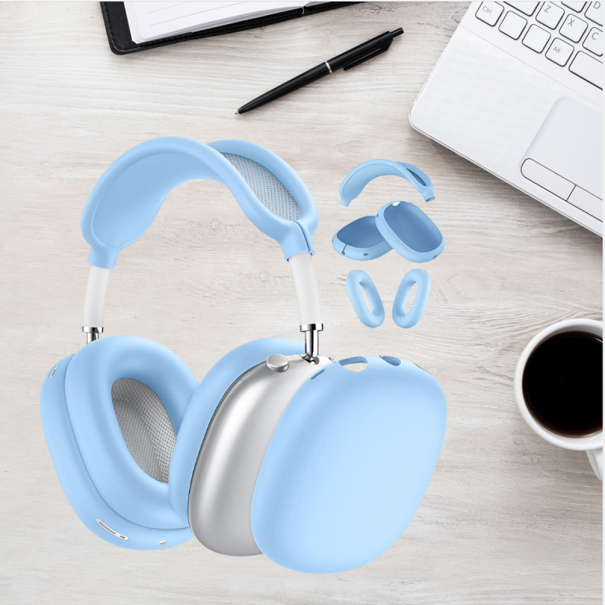 Auriculares azul claro con accesorios sobre una mesa de madera. Incluye una taza de café.