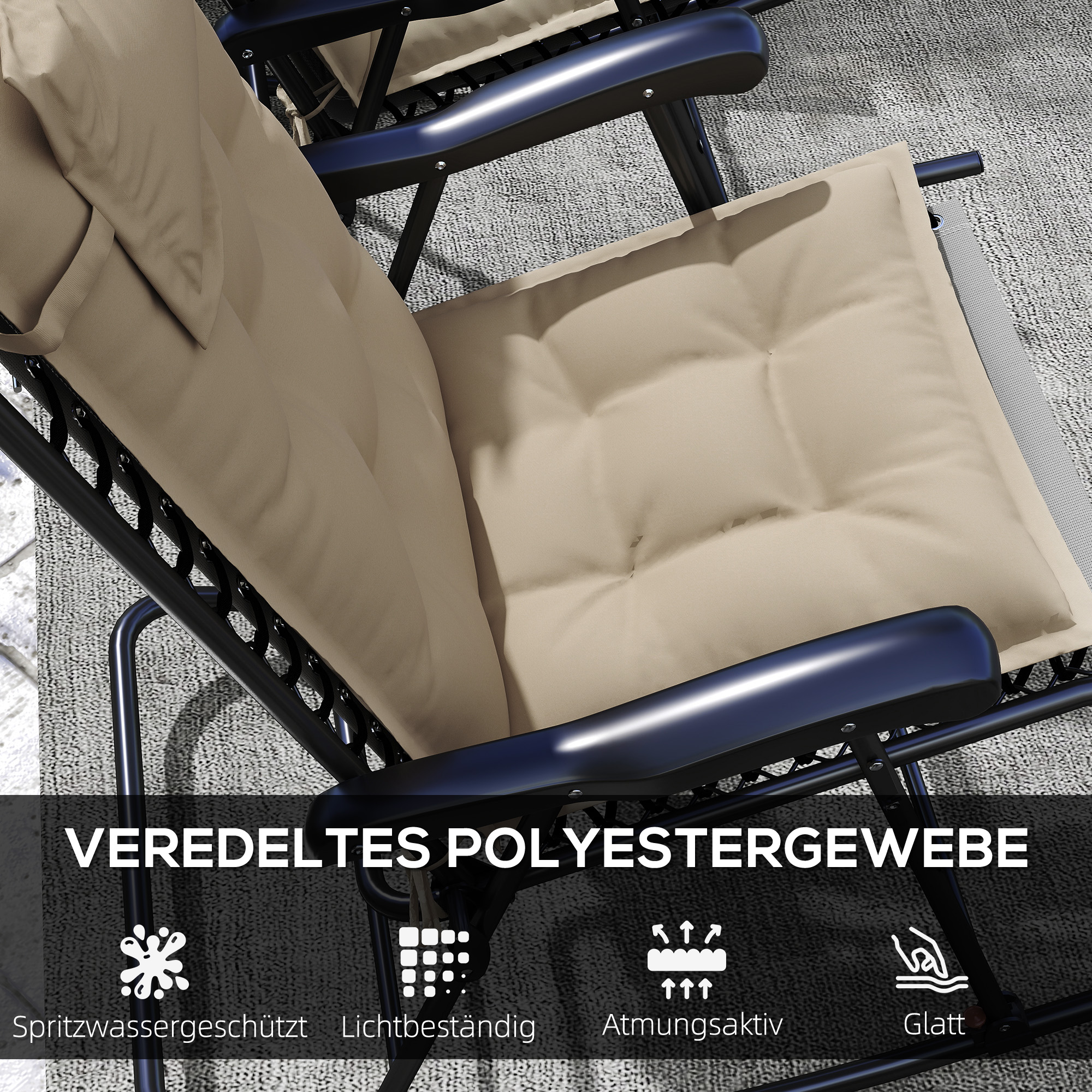 Zwei Outdoor-Stühle, hellbraune Kissen, schwarzer Rahmen. Text: Veredeltes Polyestergewebe.