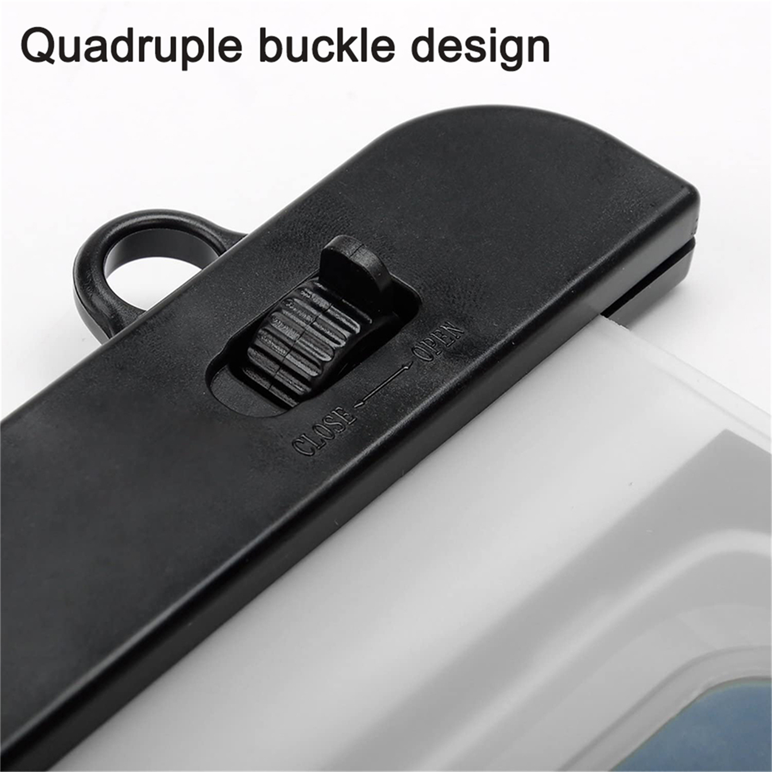 Eine schwarze wasserdichte Hülle mit Schnallendesign, das 'CLOSE' und 'OPEN' anzeigt.