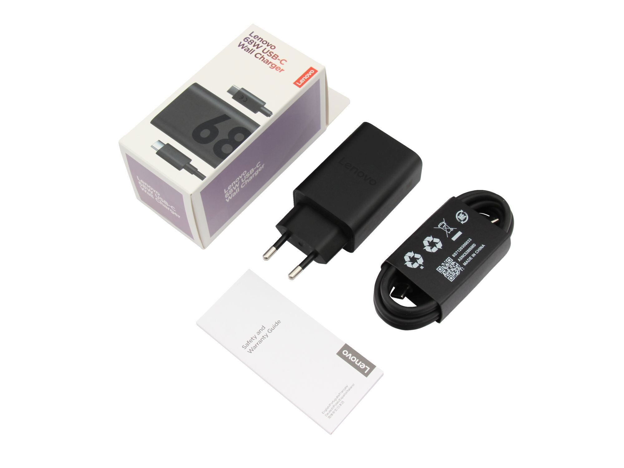 Ein schwarzes Lenovo 68W USB-C-Wandladegerät-Kit mit Kabel und einer Sicherheits- und Garantieanleitung.