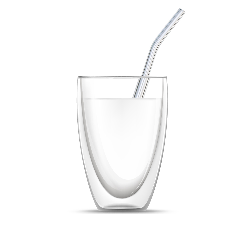 Ein Glas mit Milch und einem Strohhalm. Der Strohhalm ist klar und abgewinkelt.