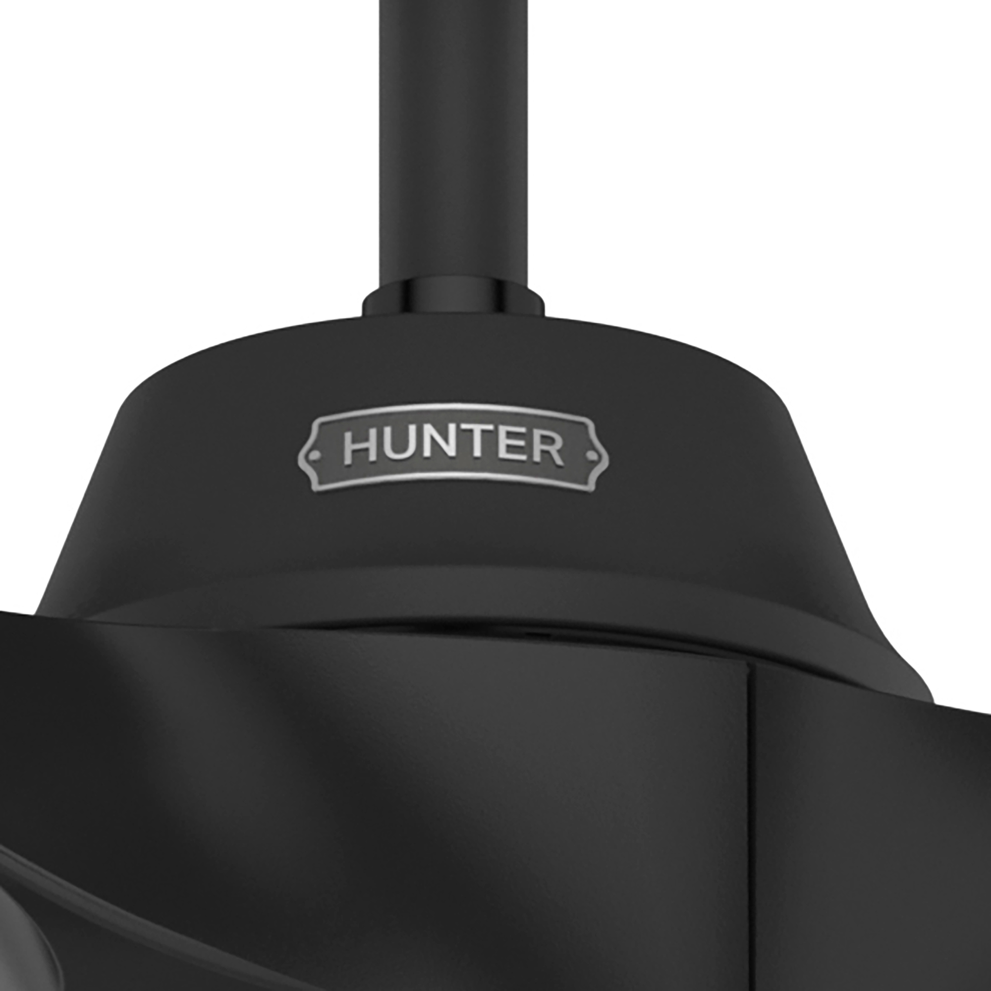 Schwarzer Deckenventilator Detail. Hunter-Logo. Schwarzes Motorgehäuse. Schwarze Flügel.