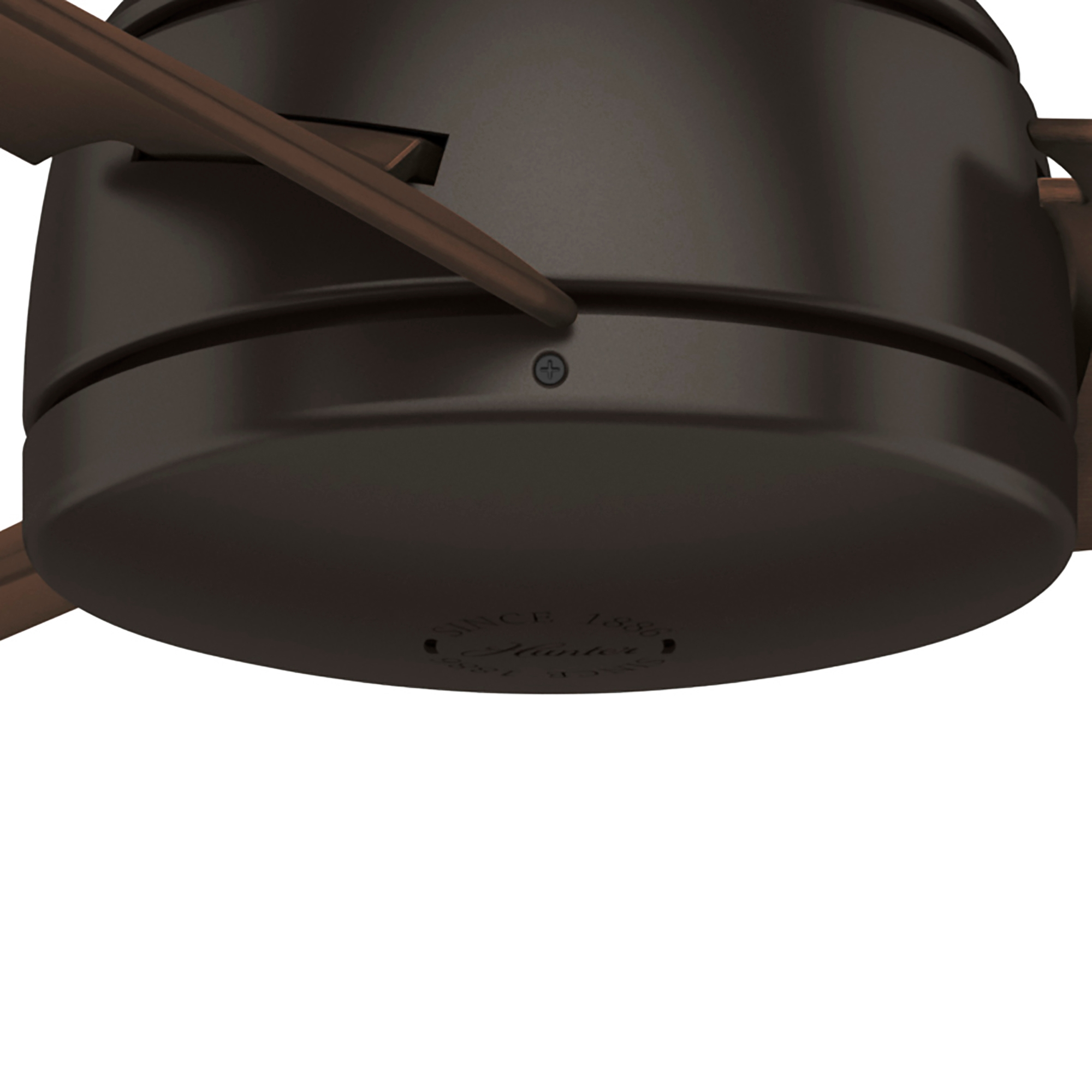 Nahaufnahme des Motorgehäuses eines Deckenventilators. Das Hunter-Logo ist sichtbar.