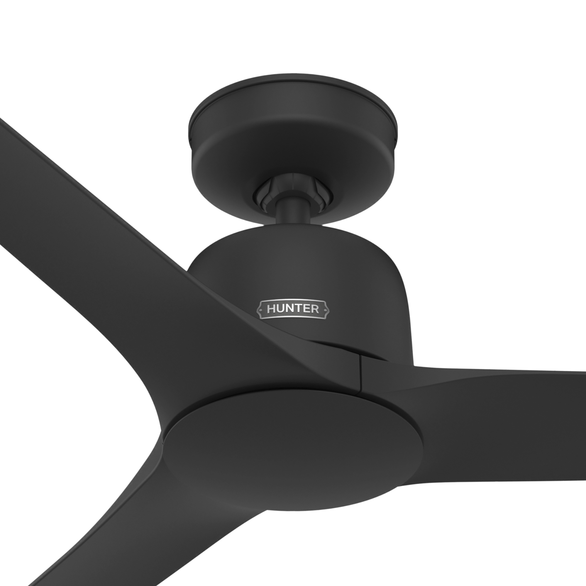 Schwarzer Deckenventilator mit drei gebogenen Flügeln und einem schwarzen Motorgehäuse. Weißer Hintergrund.