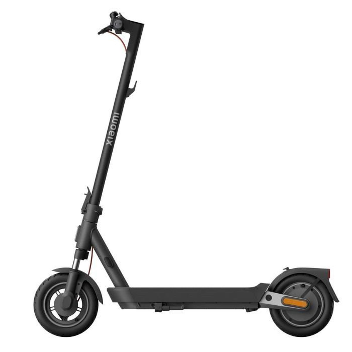 Scooter elettrico nero con un lungo stelo e un manubrio. Marca Xiaomi.