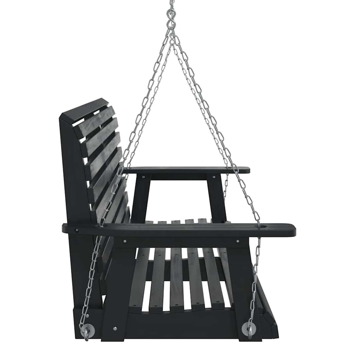 Schwarzer Holzschaukel-Sitz mit Ketten, der an einem weißen Hintergrund hängt.