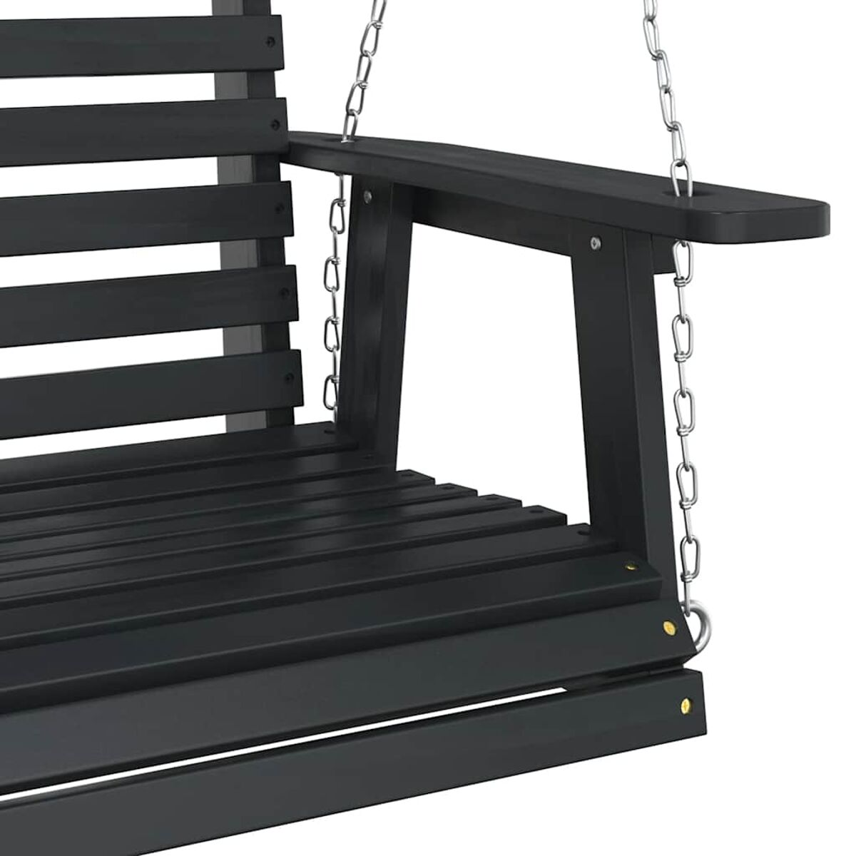 Schwarze Holzschaukel mit Armlehne, an Ketten hängend.