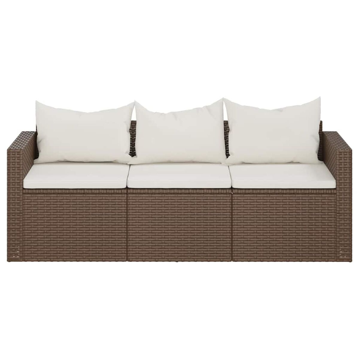 Braunes Korbmöbelsofa mit drei weißen Kissen. Das Sofa ist aus braunem Korbgeflecht.