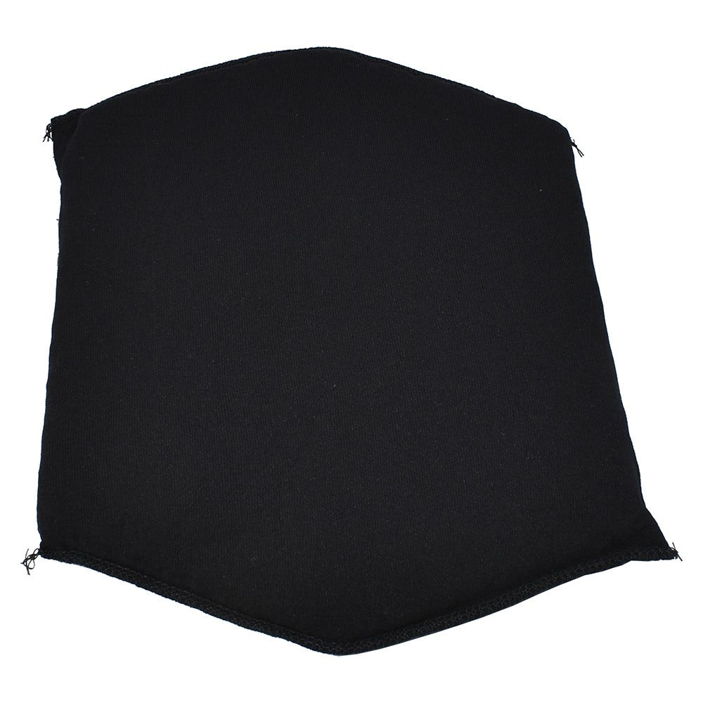Una copertura facciale in tessuto nero. Ha una parte superiore curva e una inferiore appuntita.