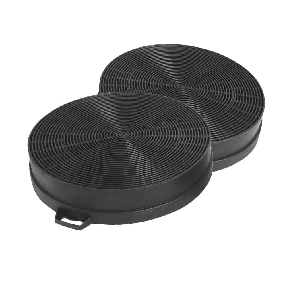 Zwei schwarze Aktivkohlefilter. Jeder hat ein zentrales Loch und eine gitterartige Oberfläche.