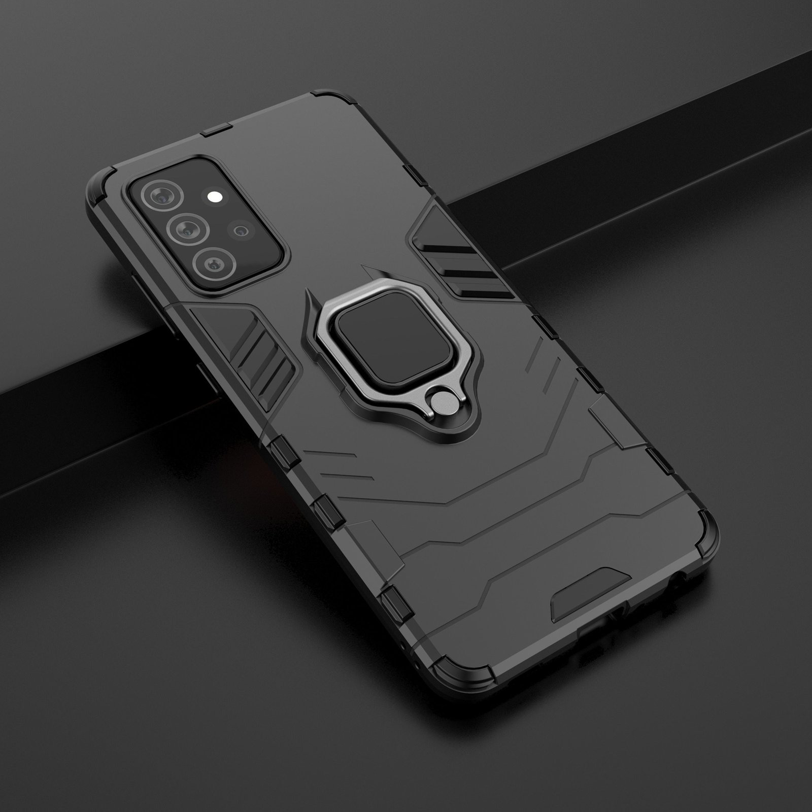 Funda negra para teléfono con soporte de anillo sobre una superficie oscura, en ángulo.