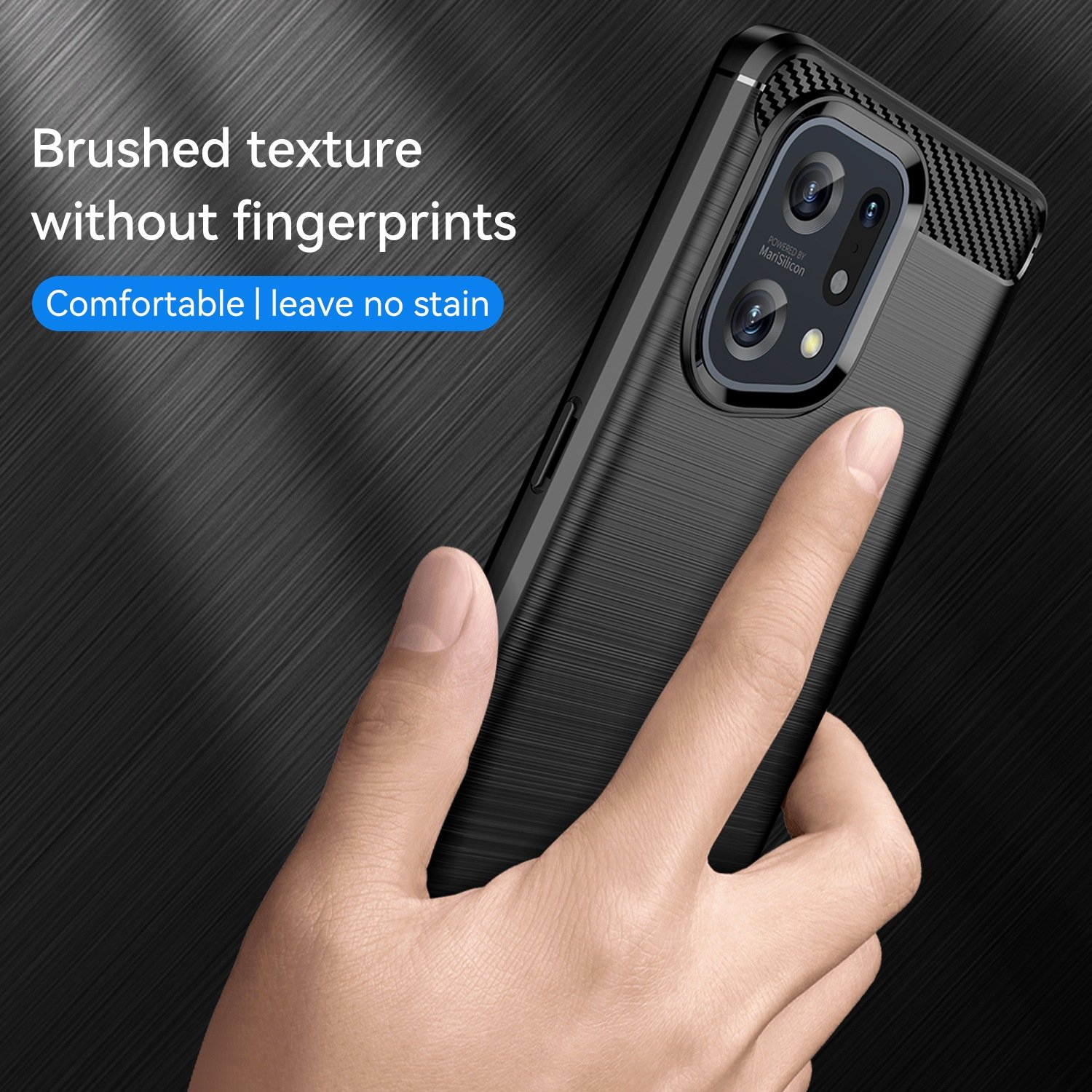 Una mano sosteniendo un teléfono con funda negra. El fondo es una superficie negra texturizada.