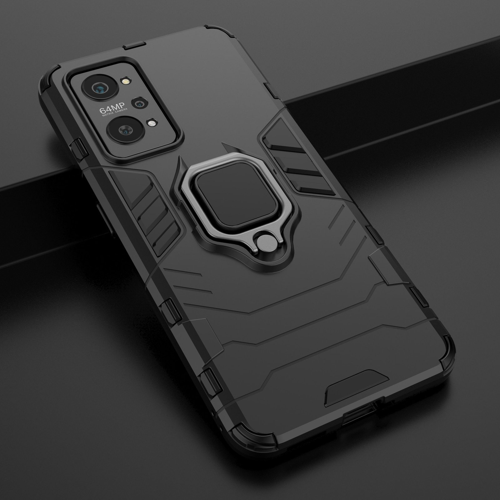 Funda de teléfono negra con soporte de anillo, cámara y diseño texturizado sobre una superficie oscura.
