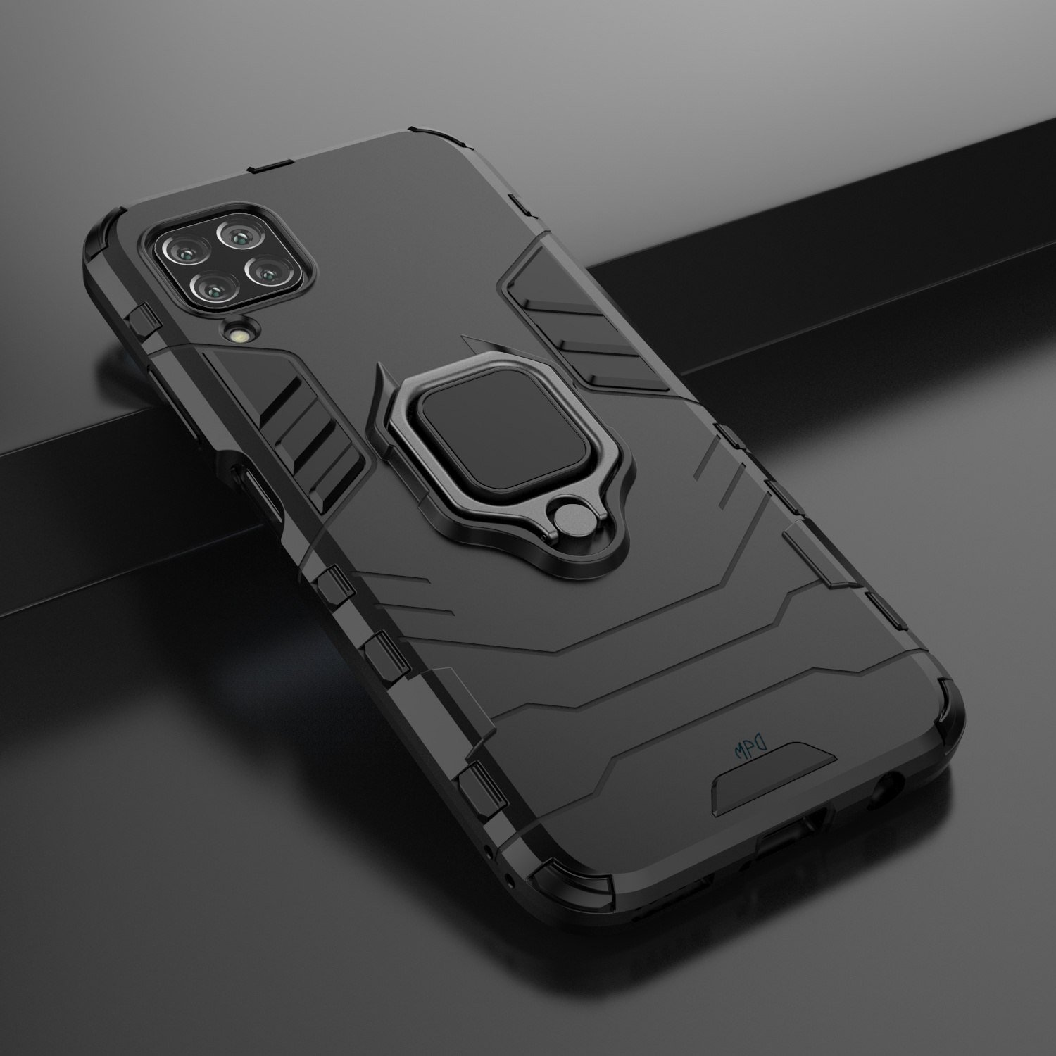 Funda negra para teléfono con soporte de anillo sobre superficie oscura.