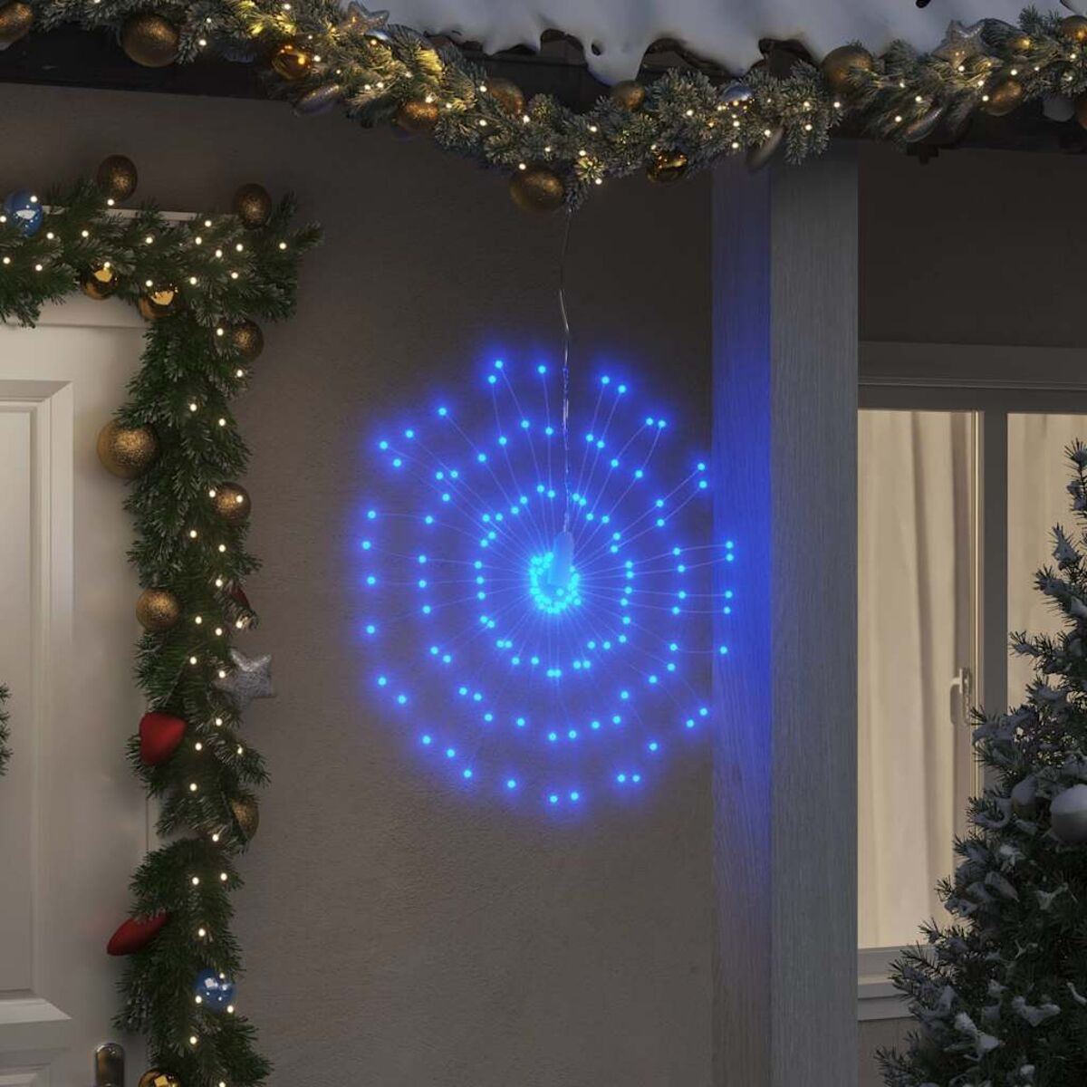 Blaue Stern-LED-Lichter an einer Wand, in der Nähe einer Tür mit Girlande.