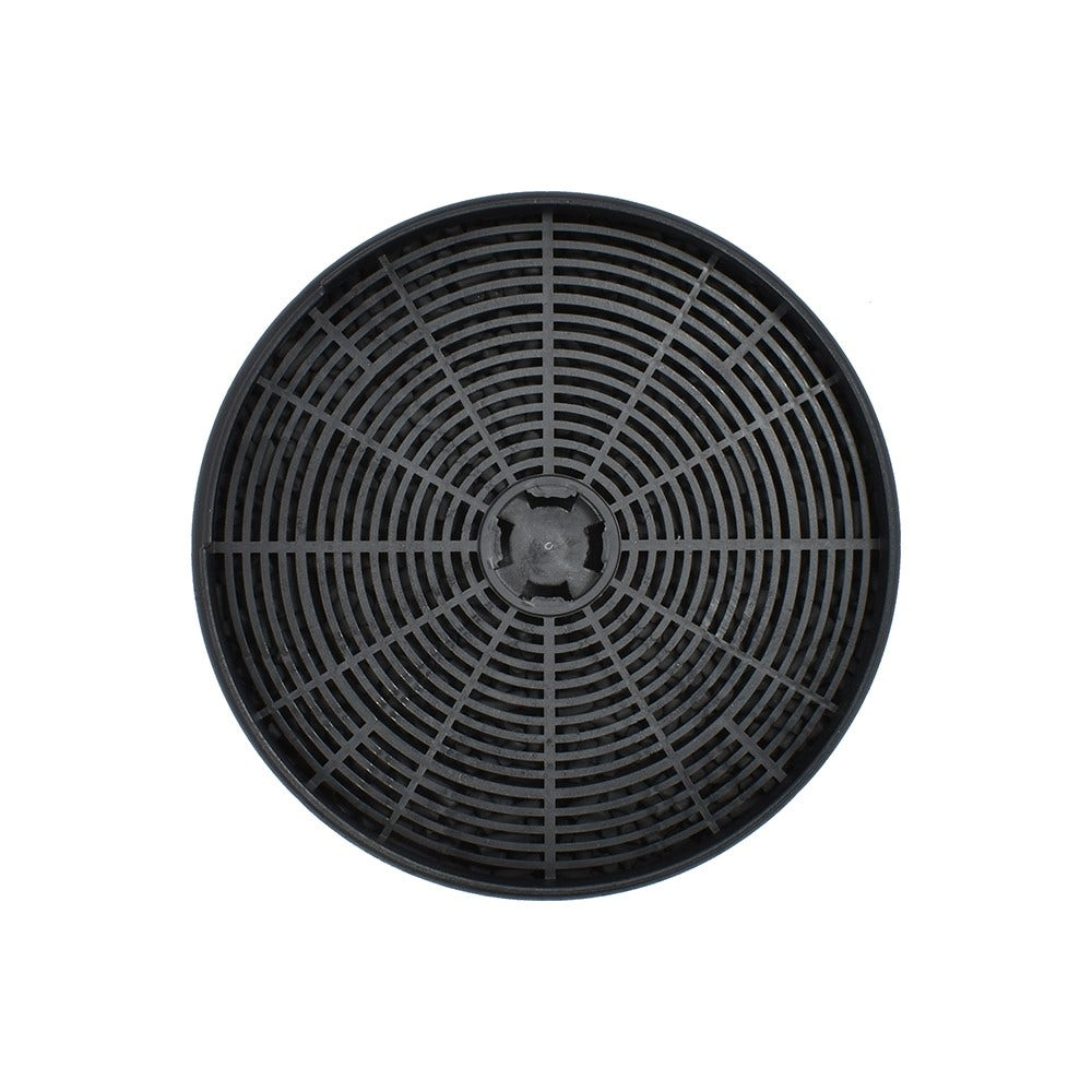 Un filtro a carbone attivo circolare nero con un motivo a griglia radiale.