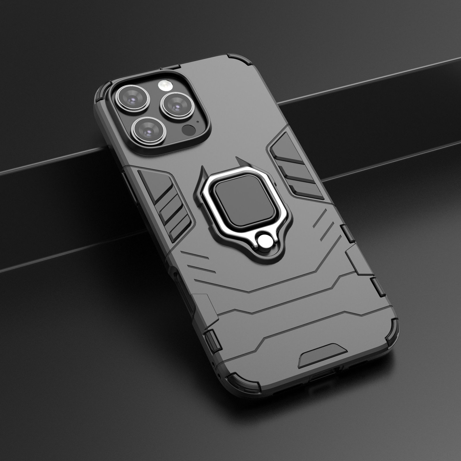 Funda de teléfono gris oscuro con soporte de anillo. La funda se muestra desde atrás, con el teléfono dentro.