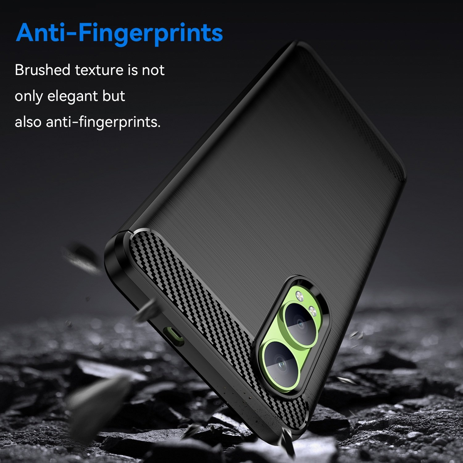 Una funda negra para teléfono cayendo, mostrando la parte trasera con superficie texturizada y cámara verde.