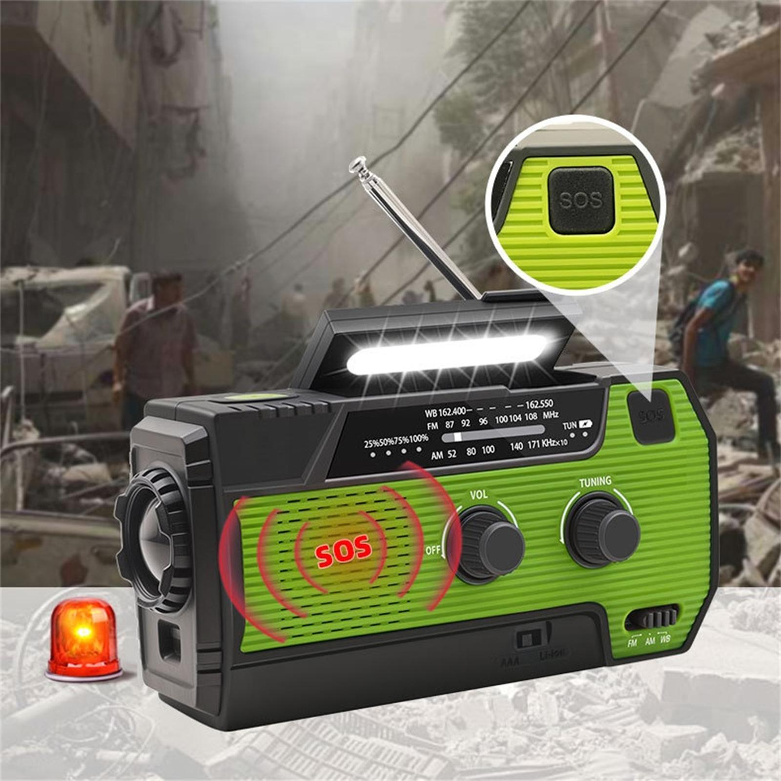 Grün-schwarzes Radio mit SOS-Taste, Licht und Antenne. Notfall-Szenen Hintergrund.