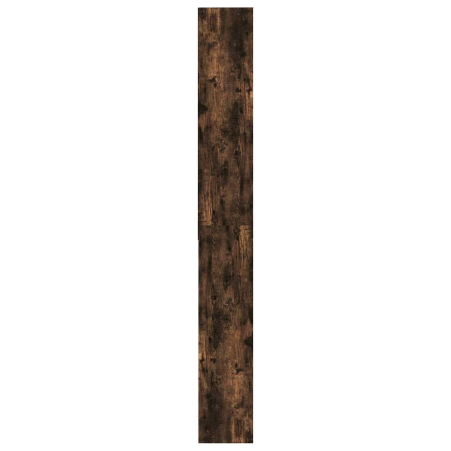 Eine vertikale Holzplatte mit dunkelbrauner, strukturierter Oberfläche. Es scheint ein Teil einer größeren Struktur zu sein.