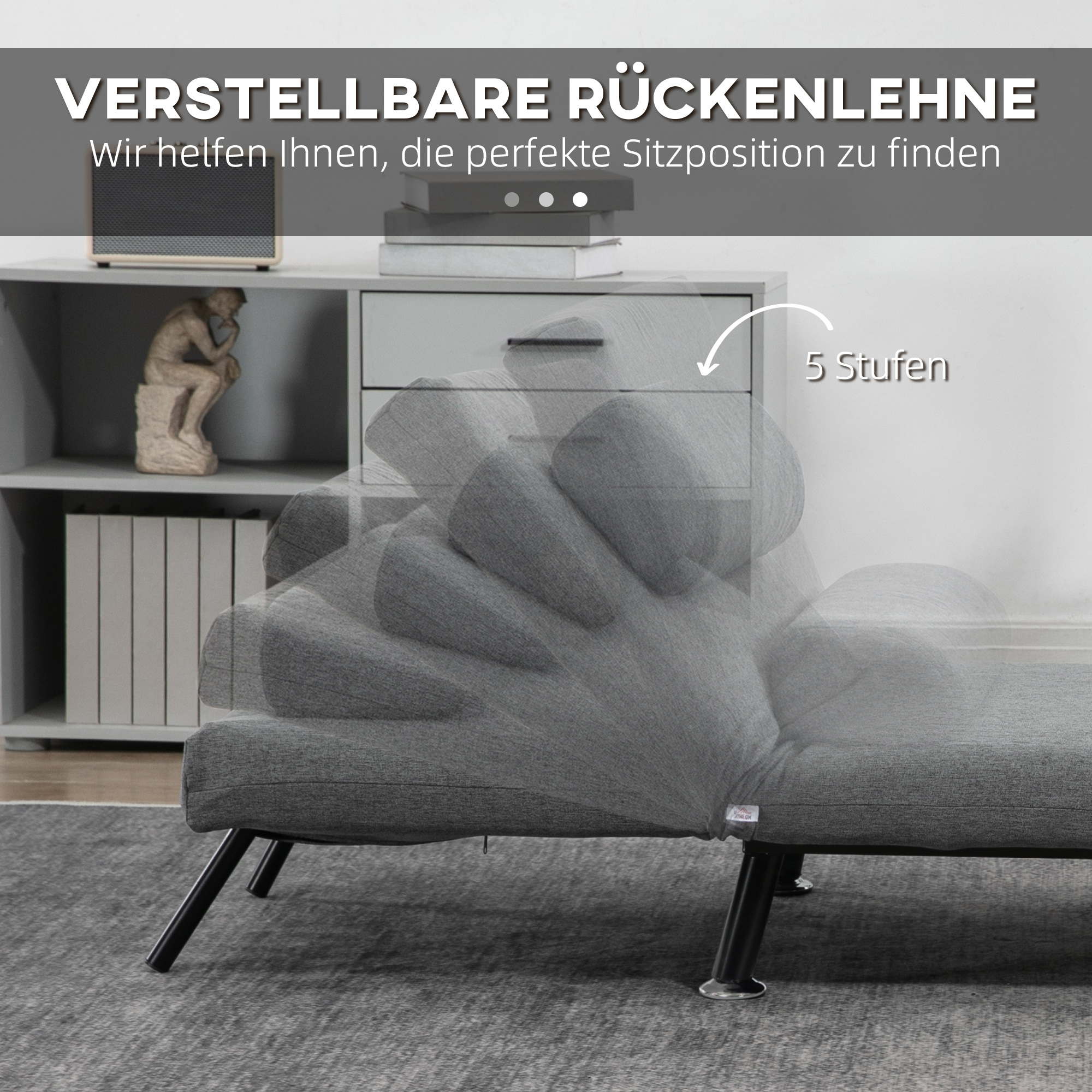 Graues verstellbares Sofa mit fünf Positionen. Grauer Teppich und weißer Hintergrund.