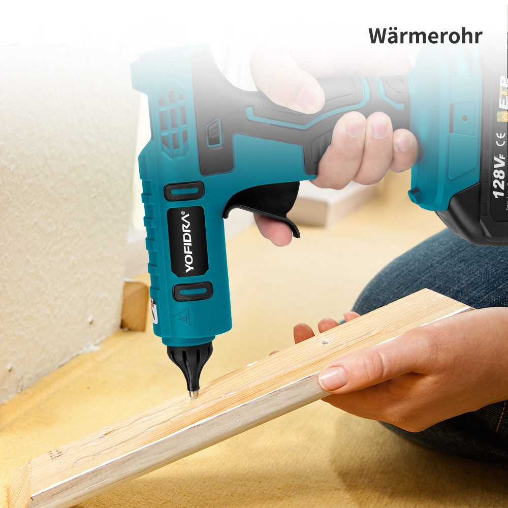 Eine Person verwendet eine türkis-schwarze kabellose Klebepistole auf einem Holzbrett. Das Werkzeug ist mit 'YOFIDRA' beschriftet.