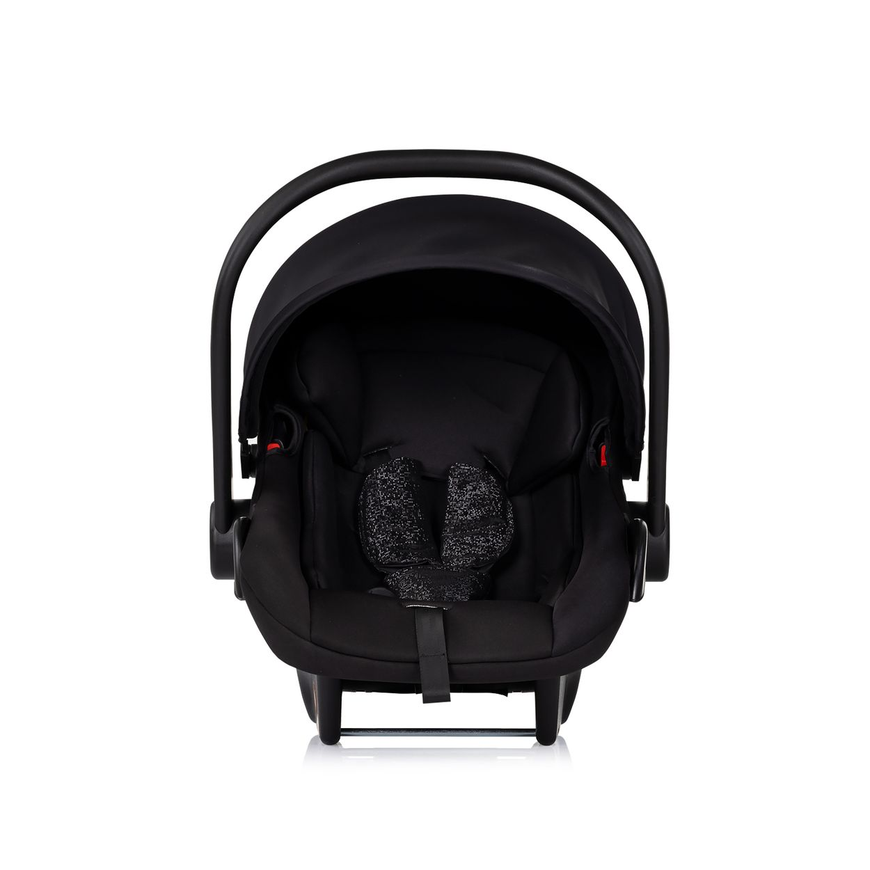 Schwarzer Babysitz mit schwarzem Verdeck und schwarzem Griff. Der Sitz befindet sich auf einer weißen Oberfläche.