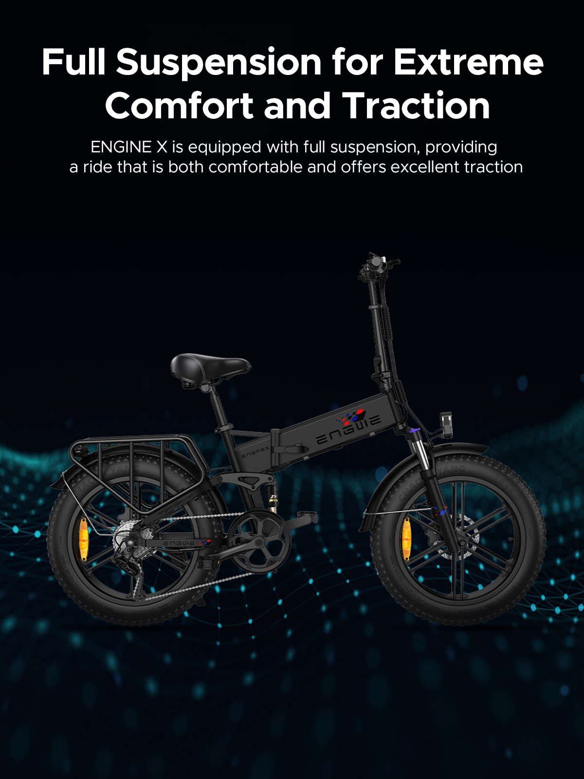 Ein schwarzes Engine X E-Bike. Es hat einen schwarzen Rahmen, große Reifen und einen Gepäckträger.