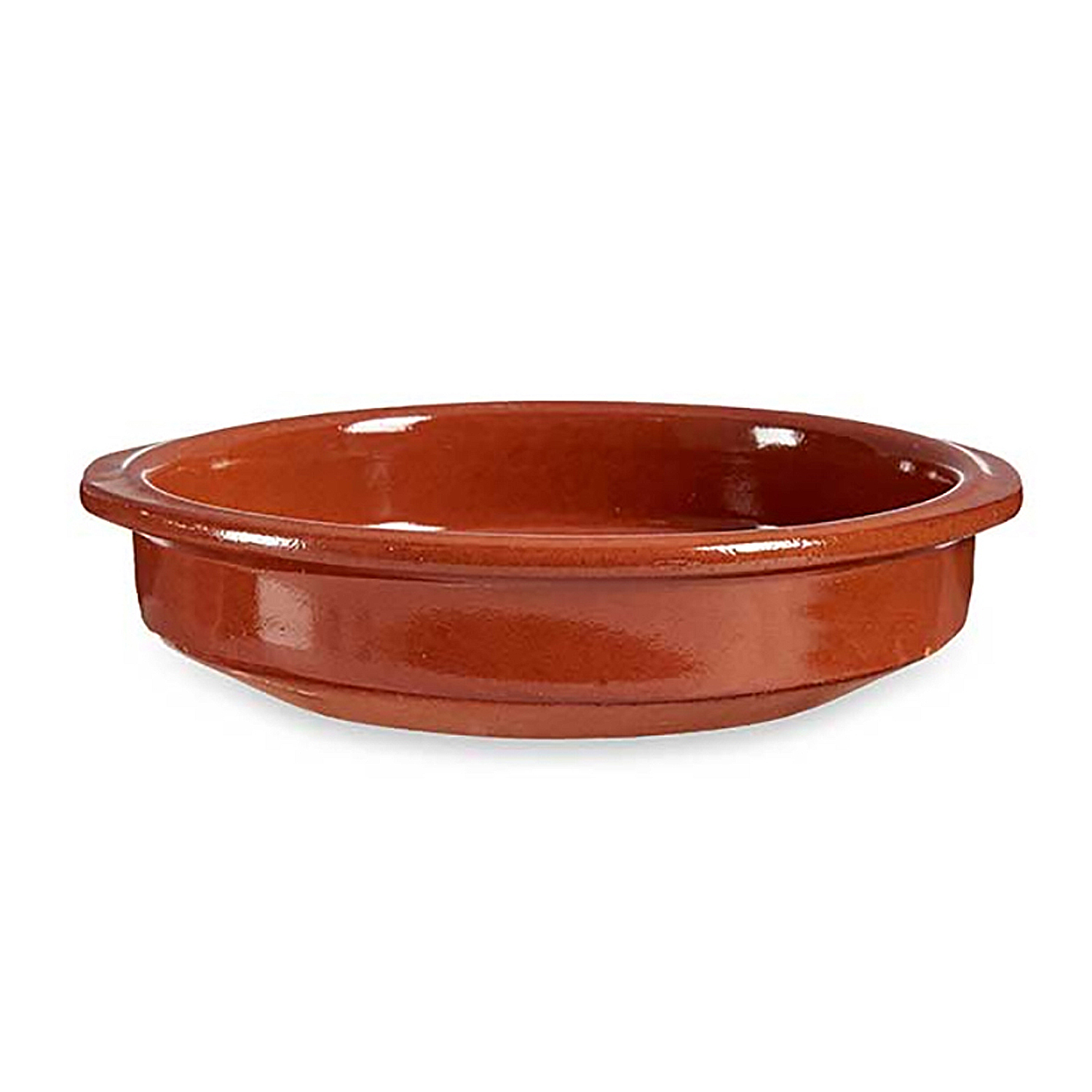 Una ciotola rotonda, color terracotta con un bordo leggermente rialzato, isolata su sfondo bianco.
