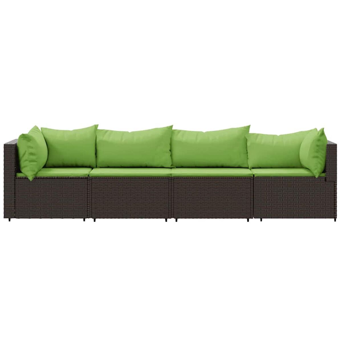 Ein braunes Outdoor-Sofa aus Korbgeflecht mit grünen Kissen. Vier Kissen sind sichtbar.