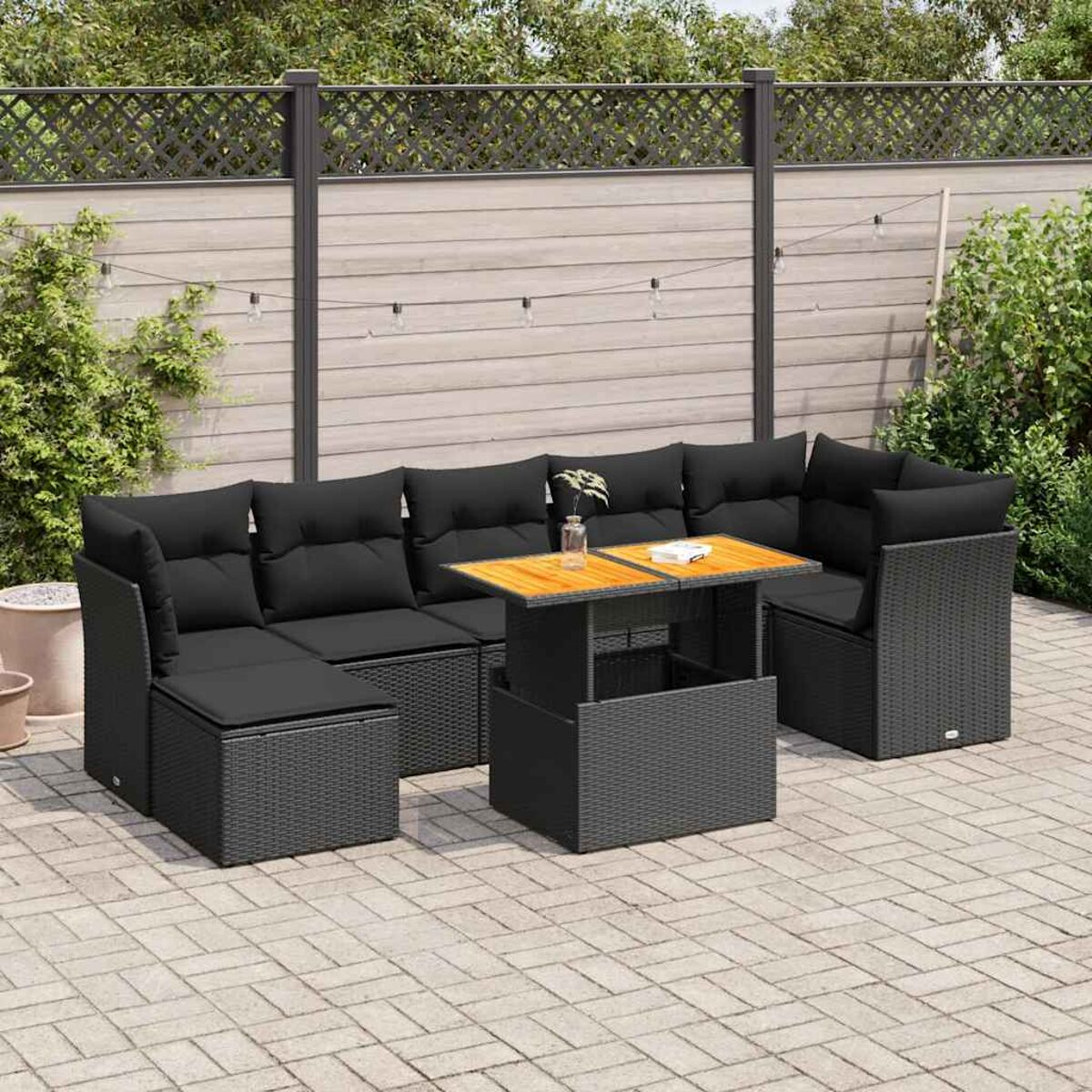 Schwarzes Outdoor-Möbelset aus Korbgeflecht. Beinhaltet Sofa, Eckteile und Tisch.