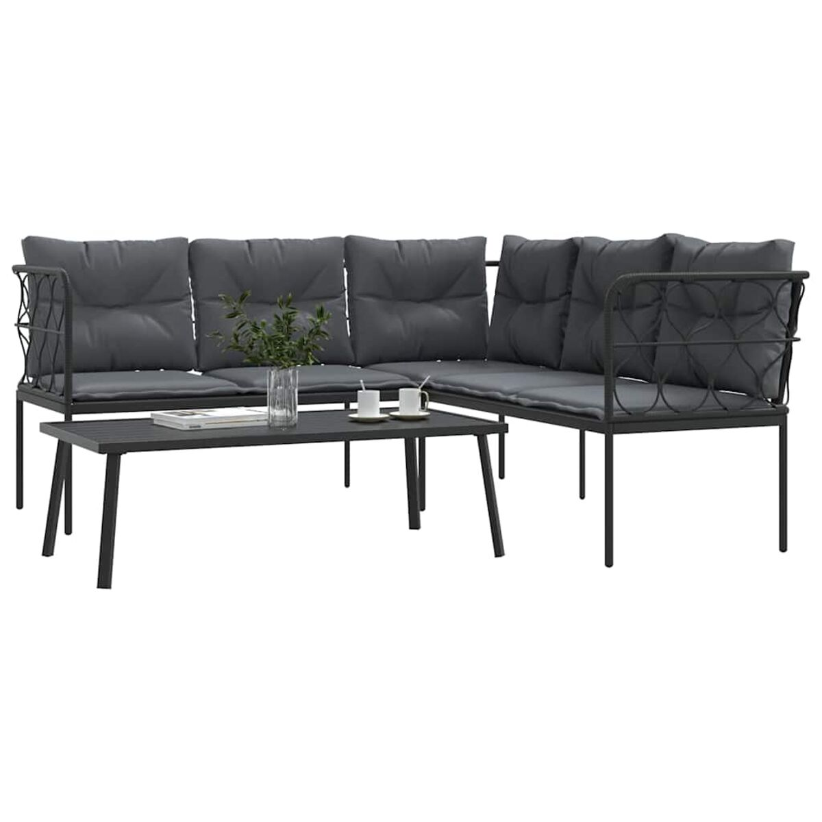 Terrassengarnitur mit Tisch, Kissen und Pflanzen.
