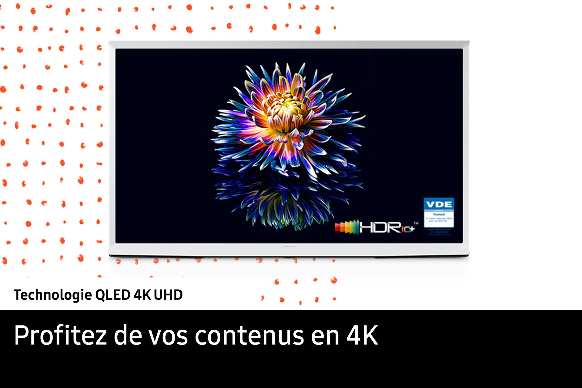 Duży biały telewizor wyświetla kolorowy obraz kwiatowy. Ekran jest obramowany białą ramką. Tekst poniżej brzmi: QLED 4K UHD.