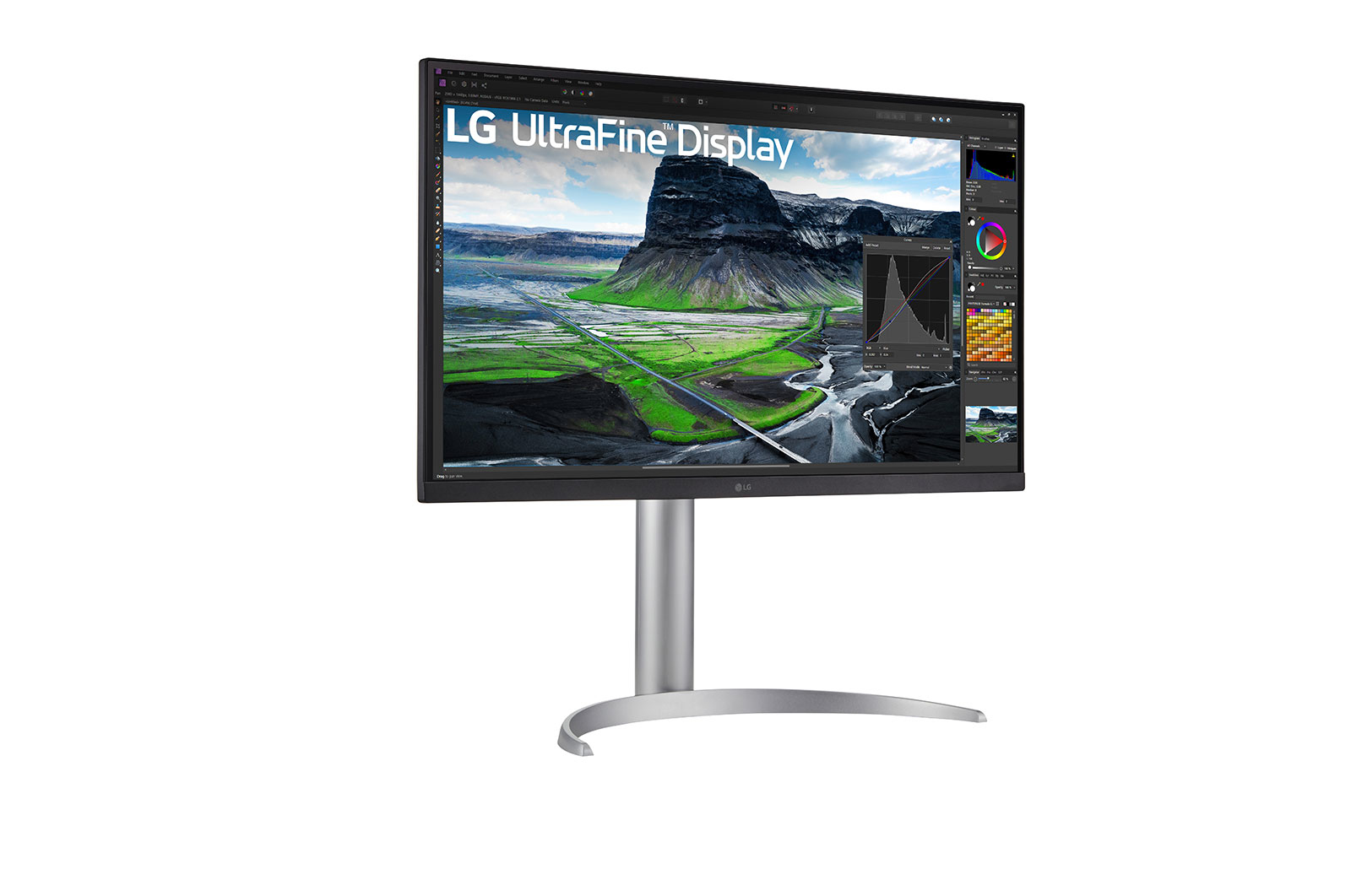 Monitor LG UltraFine Display, supporto argentato, scena paesaggistica sullo schermo.