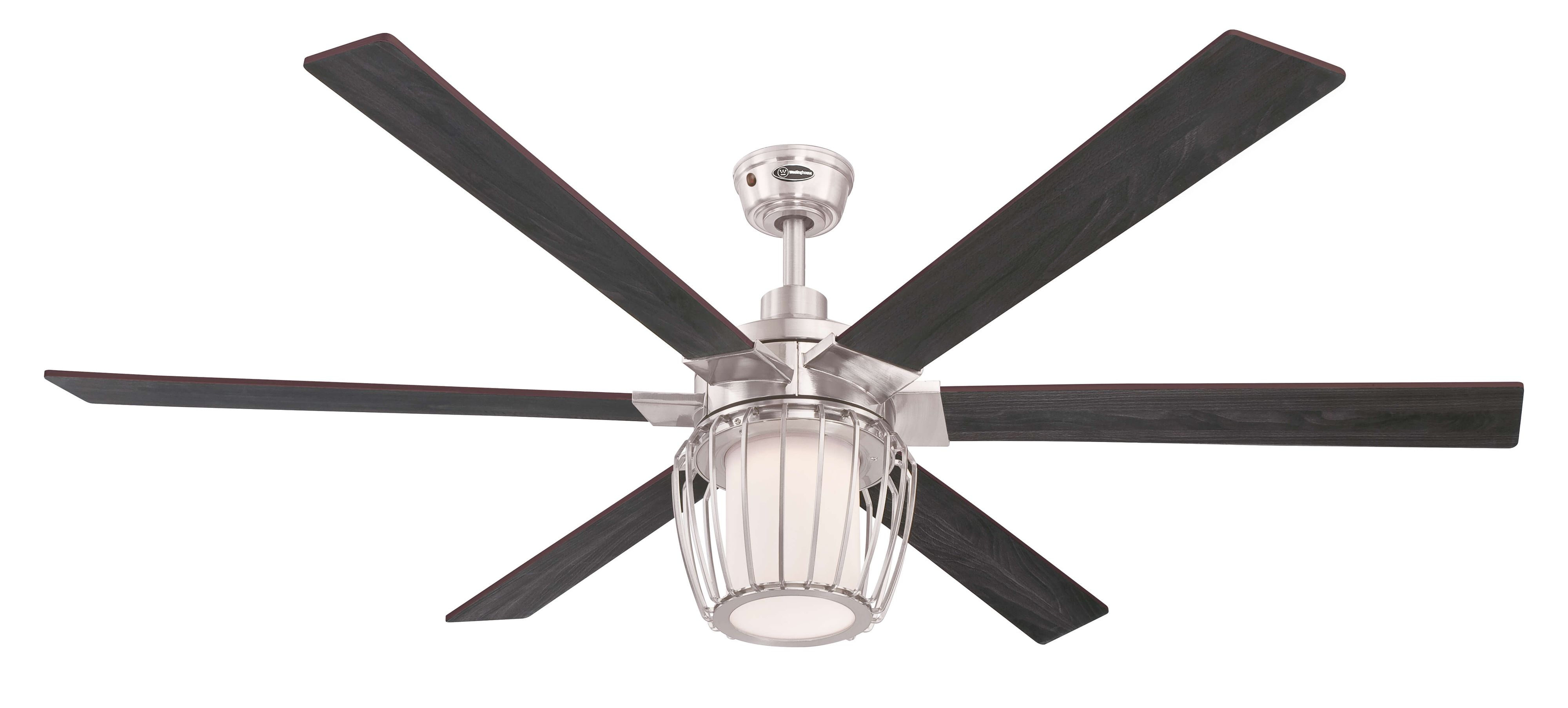 Deckenventilator mit sechs dunklen Flügeln und silbernem Motor.