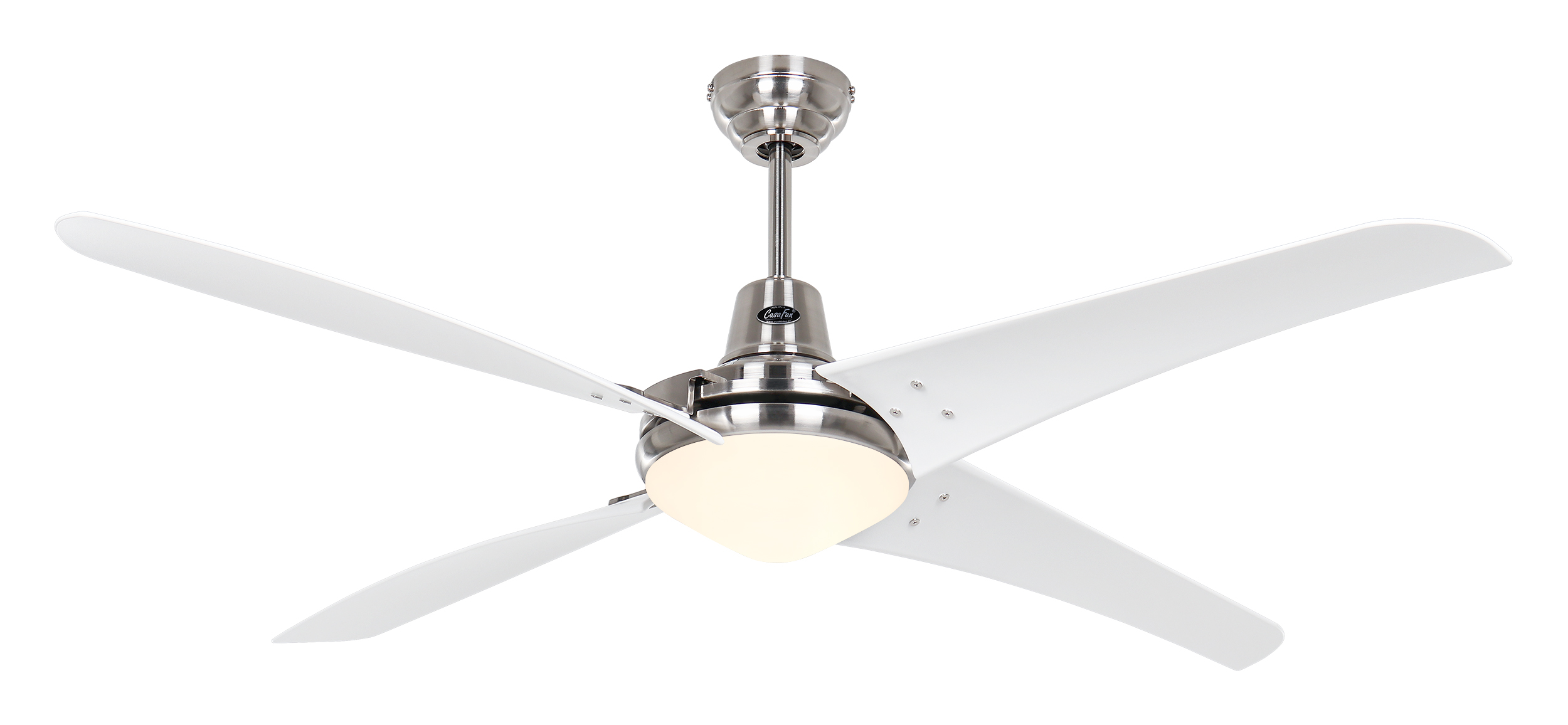Ventilatore a soffitto con pale bianche e alloggiamento motore argentato, luce accesa in basso.