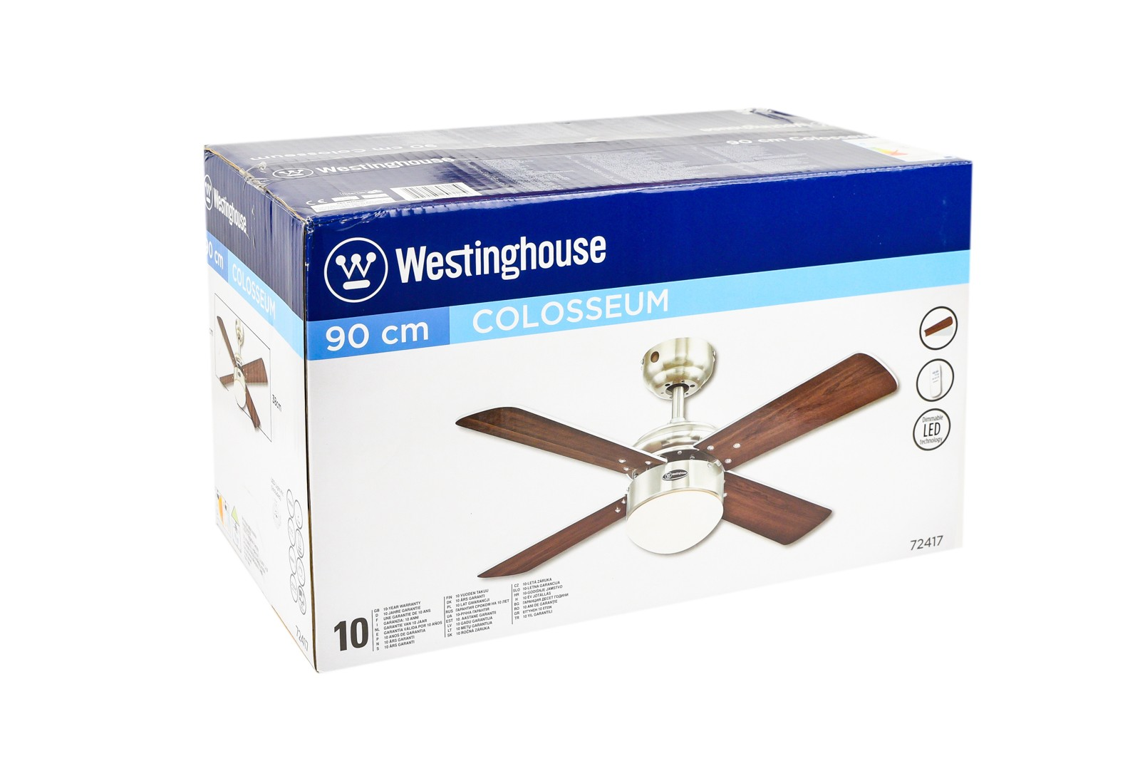 Eine Box mit einem Deckenventilator mit Holzblättern und einem silbernen Motorgehäuse.