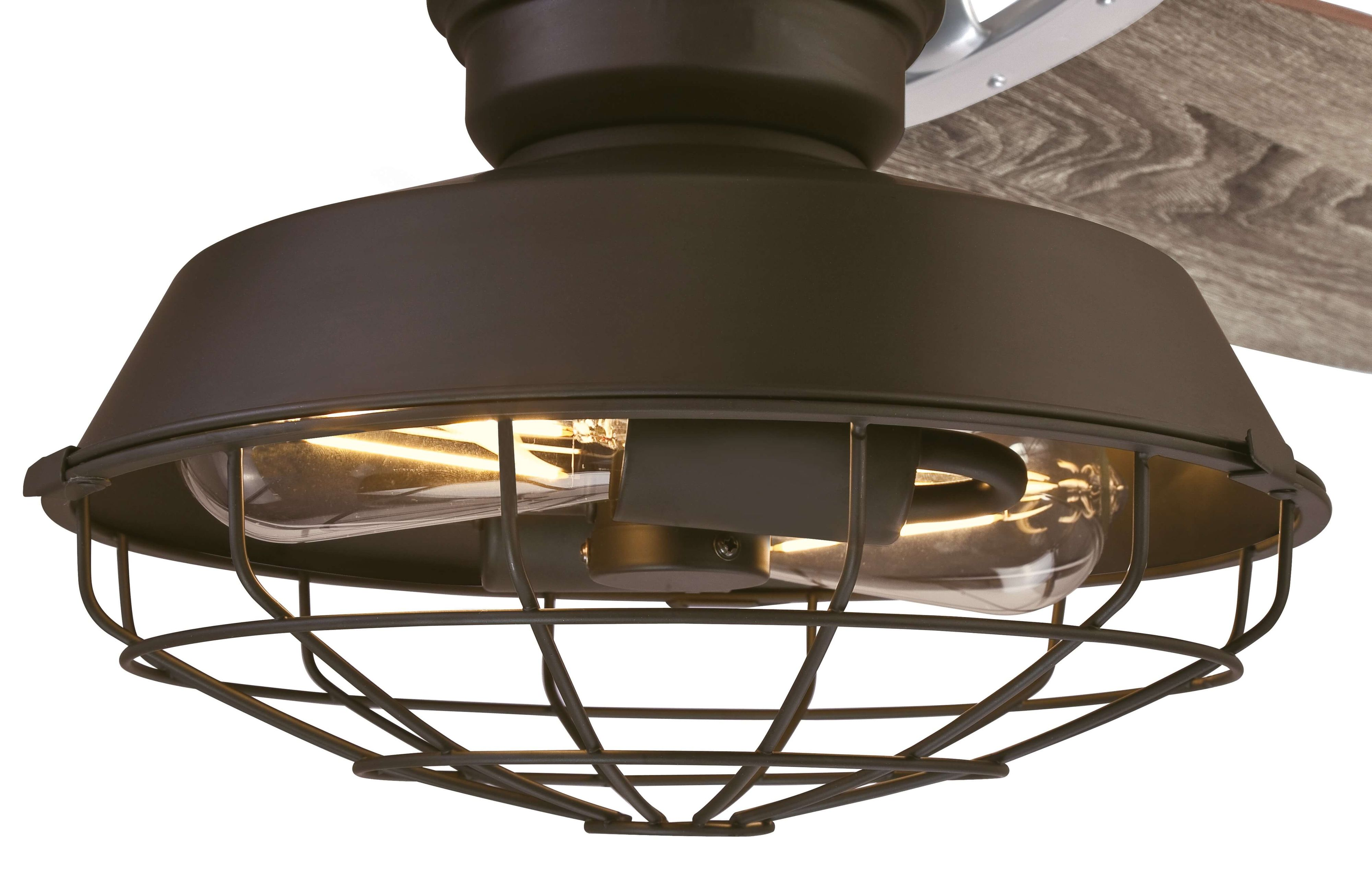 Deckenventilator mit Leuchte im Käfigstil.