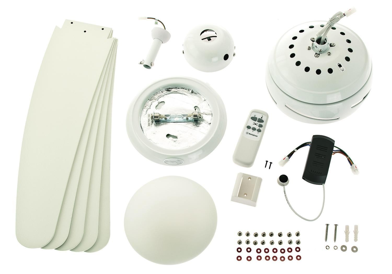 Verschiedene zerlegte Deckenventilator Teile, alle weiß, auf weißem Hintergrund.