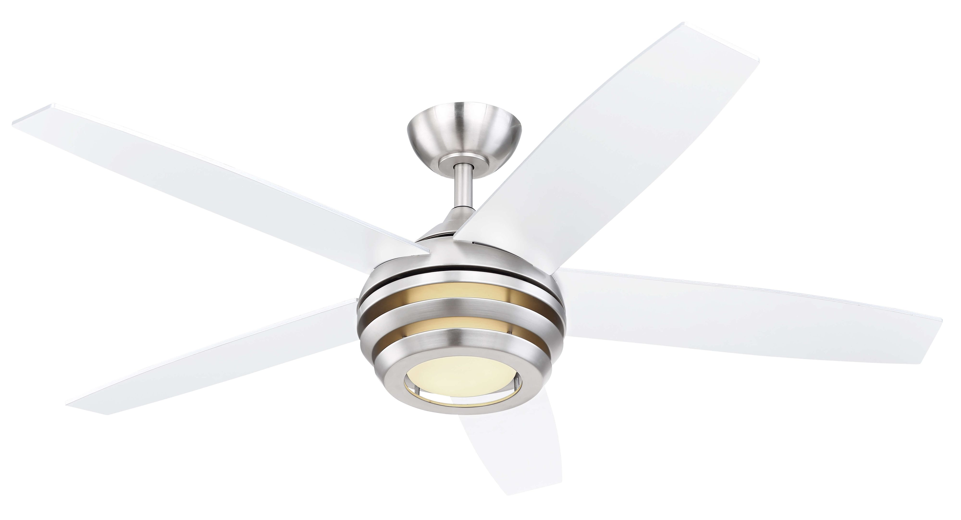 Deckenventilator mit weißen Flügeln und Licht.