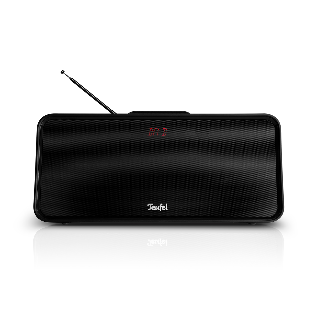 Altavoz Teufel negro con pantalla de radio DAB y antena, aislado en blanco.