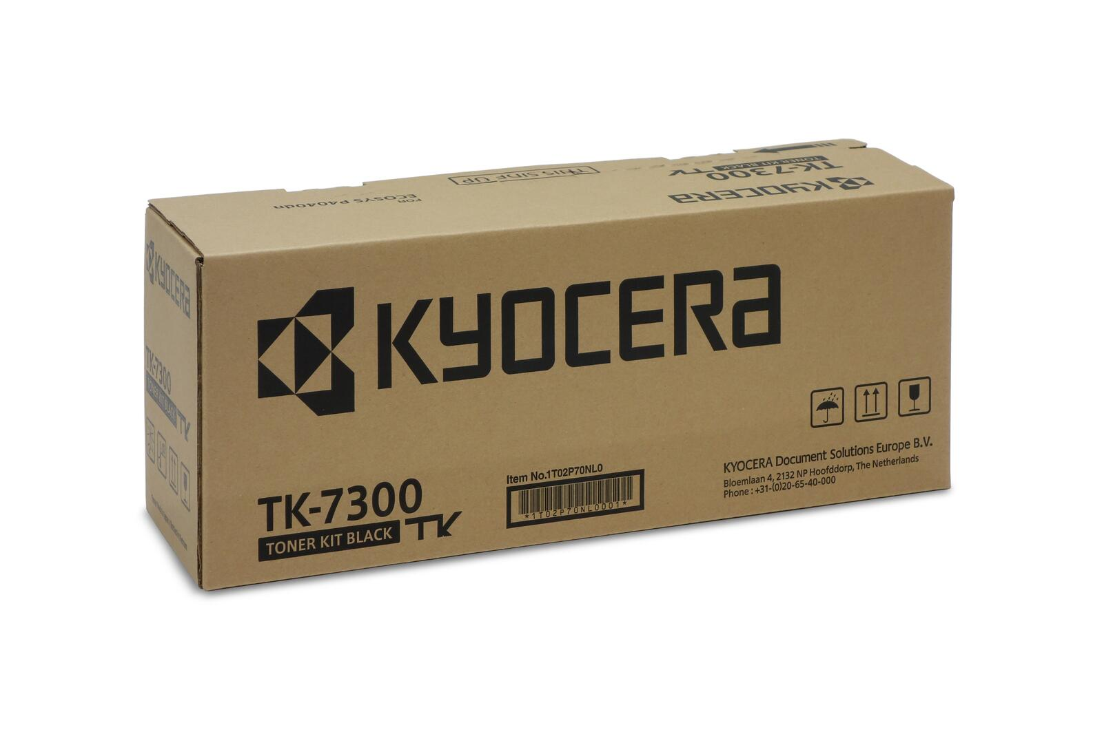Pudełko z tonerem Kyocera TK-7300, brązowe, z logo Kyocera i informacjami o produkcie na białym tle.