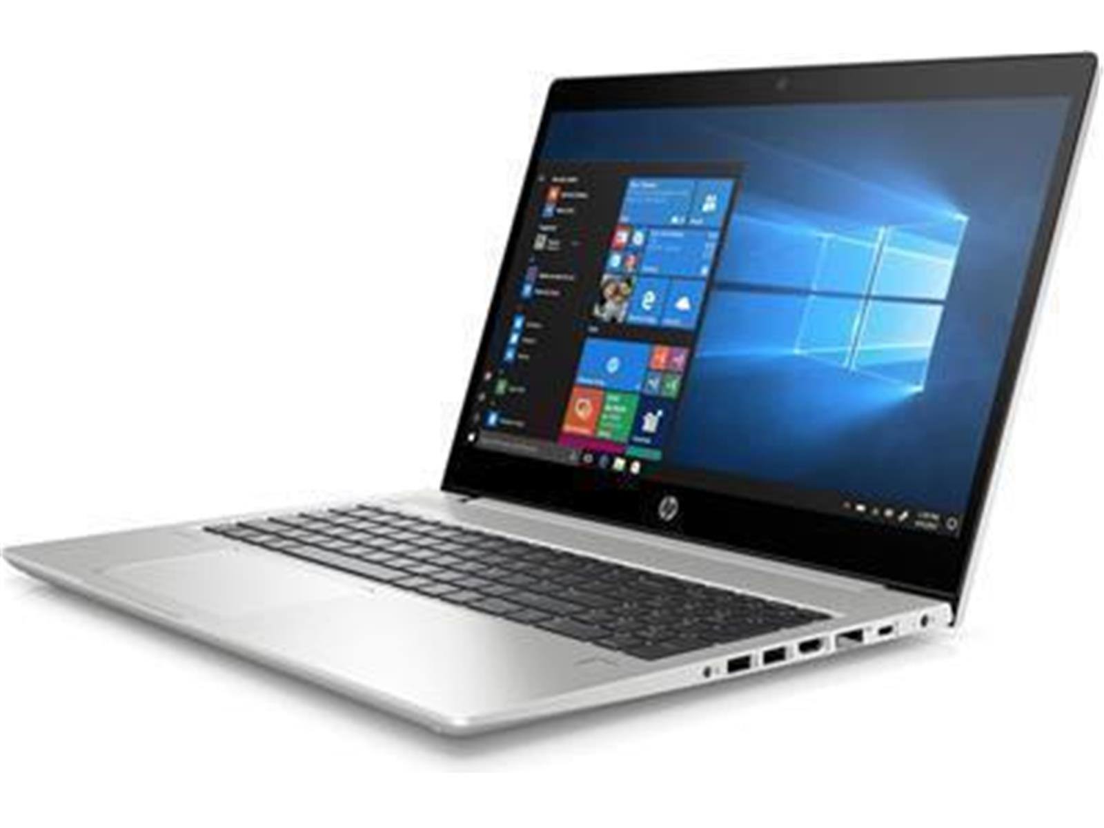 Silberner Laptop mit schwarzer Tastatur. Der Bildschirm zeigt die Windows-Oberfläche. Weißer Hintergrund.